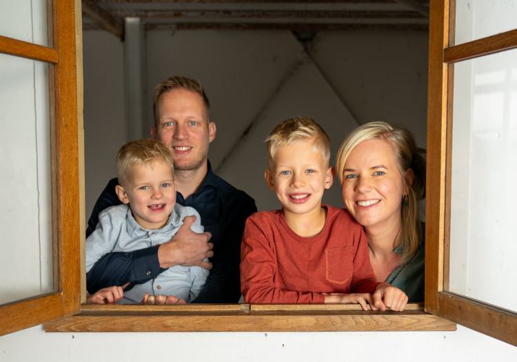 Mariska Familie Fotografie binnenlocatie fotoshoot familie